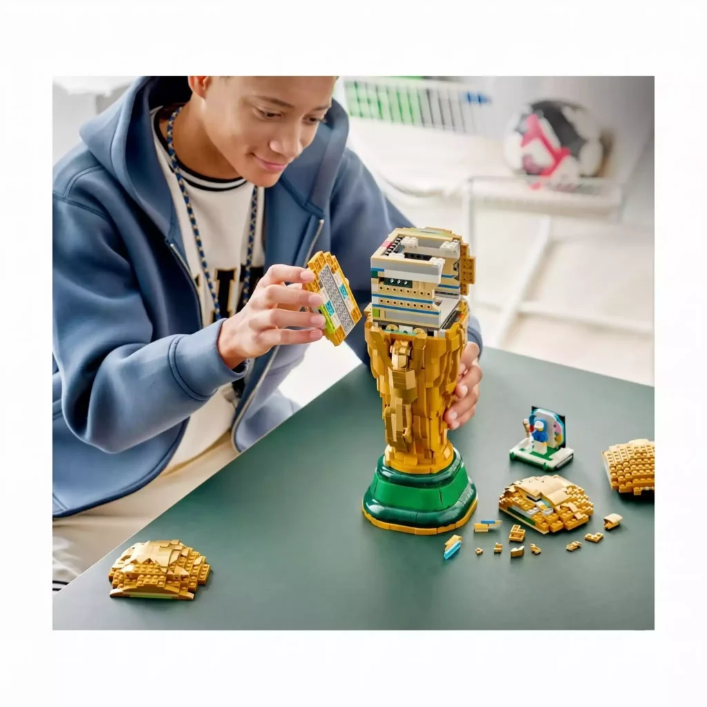 2026 World Cup Trophy Building Block Set – 2,842 Pieces 5 2026 World Cup Trophy Pixel Building Set Gift Box NetherMarket (2)